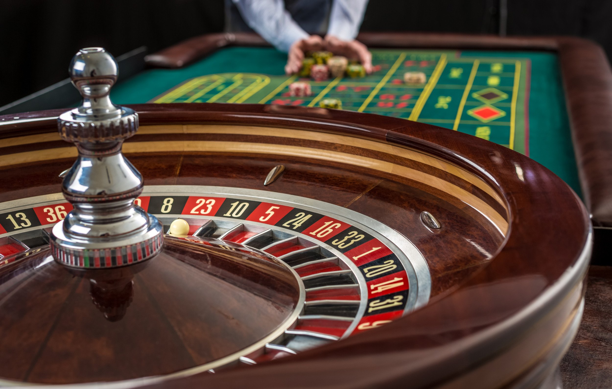 Simbol Wild dan Scatter dalam permainan Caishen Wins
